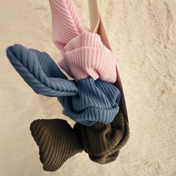 Lululemon Uplifting Bow Scrunchies NWT 3 pk, pink blue brown